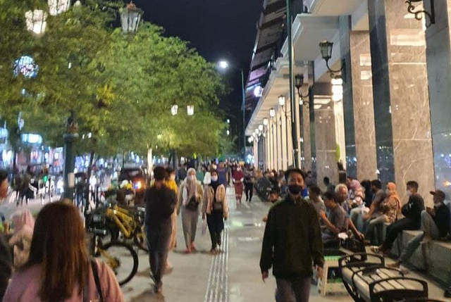 Suasana kawasan Malioboro yang ramai wisatawan. Foto: Sandra/Tugu Jogja.