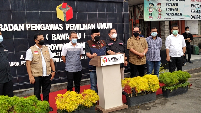 Bawaslu RI dan Bawaslu Provinsi Jambi dalam konferensi pers. (Foto: M Sobar Alfahri/Jambikita.id)