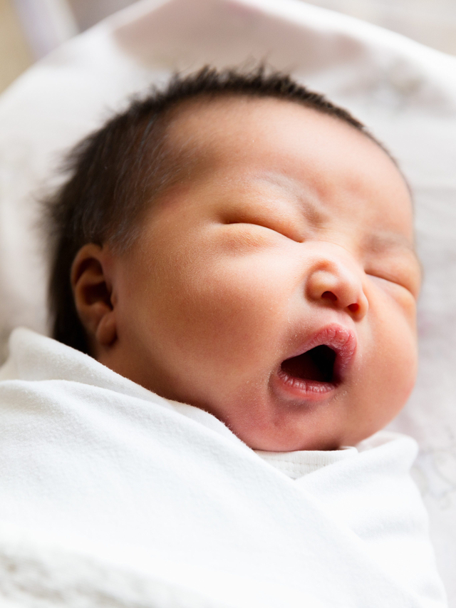Ilustrasi bayi tidur dengan mulut terbuka. Foto: Shutter Stock