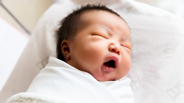 Ilustrasi bayi tidur dengan. Foto: Shutter Stock
