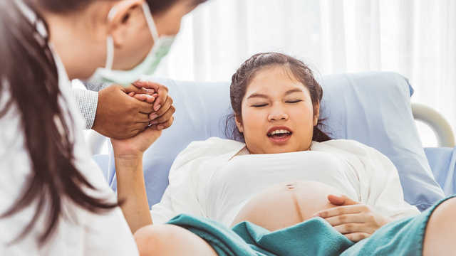 Ilustrasi ibu melahirkan. Foto: Shutterstock