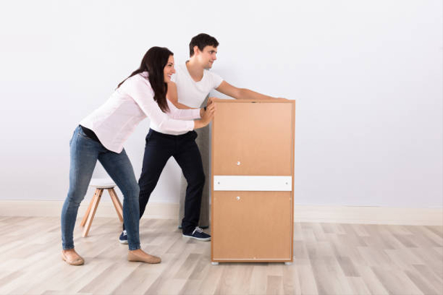 Ilustrasi gaya gesek lemari dan lantai. Foto: iStock