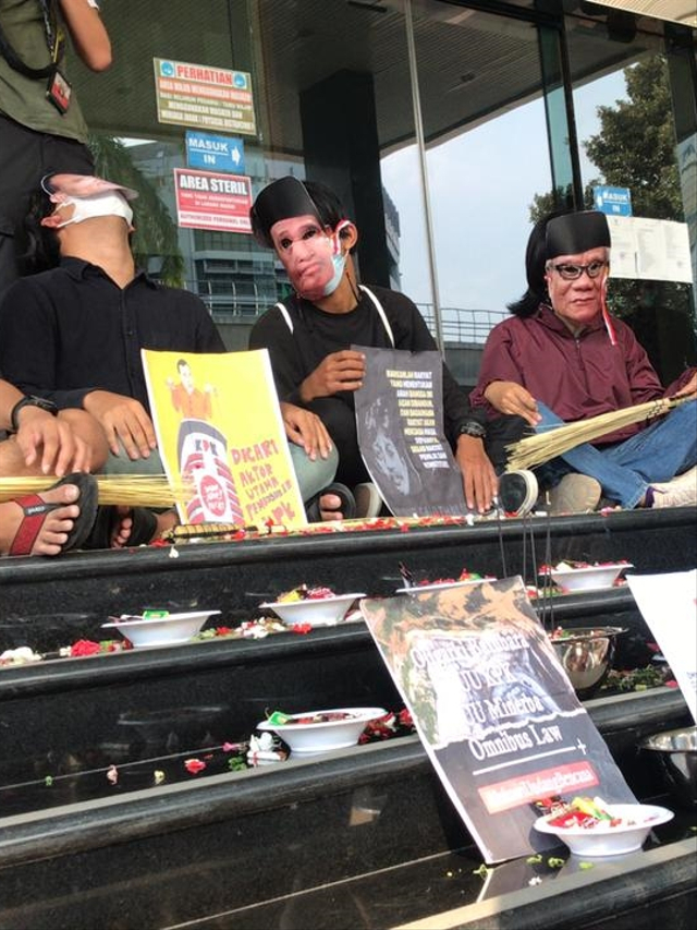 Aksi ruwatan di kantor Dewas KPK Gedung ACLC, Jakarta, Jumat (28/5). Foto: Dok. Istimewa