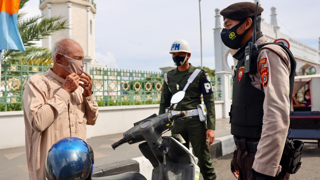 Razia masker di Banda Aceh. Foto: Suparta/acehkini