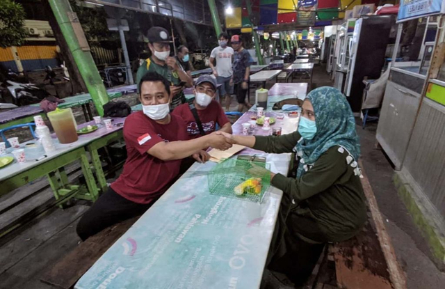 Pria Asal Lamongan Tukar Mobil dengan Sepasang Love Bird di Surabaya