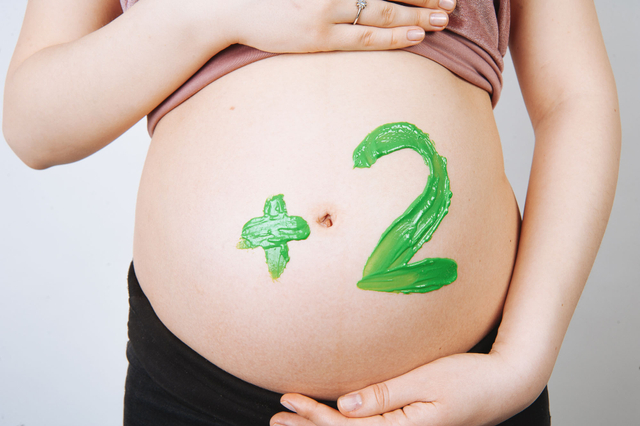 Tanda ibu hamil bayi kembar. Foto: Shutterstock