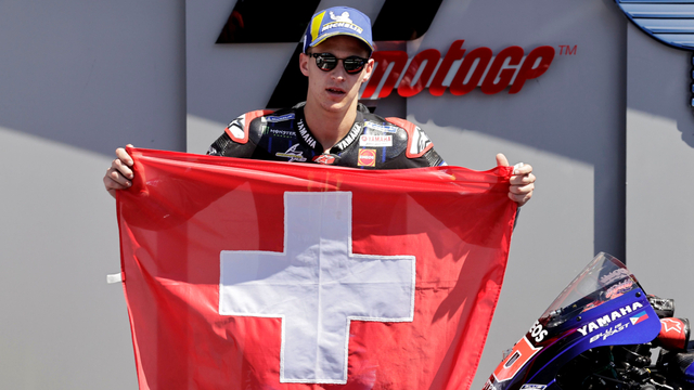 Fabio Quartararo rayakan kemenangan MotoGP Italia. Foto: REUTERS/Ciro De Luca