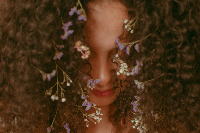 Ilustrasi Warna Rambut Coklat Karamel: Cara Mewarnai dan Menjaga Rambut Foto: Pexels