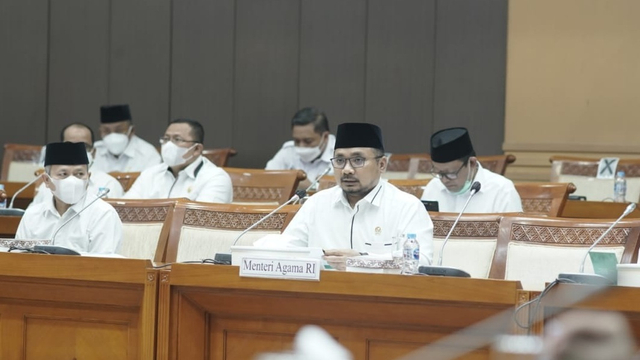 Menteri Agama Yaqut Cholil Qoumas dalam rapat di DPR. Foto: Kemenag RI