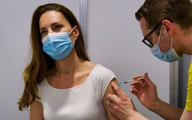 Gaya Kate Middleton saat Divaksin Foto: Instagram @dukeandduchessofcambridge