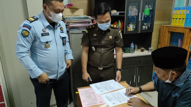 Rahudman saat proses eksekusi bebas. Foto: Dok. Istimewa