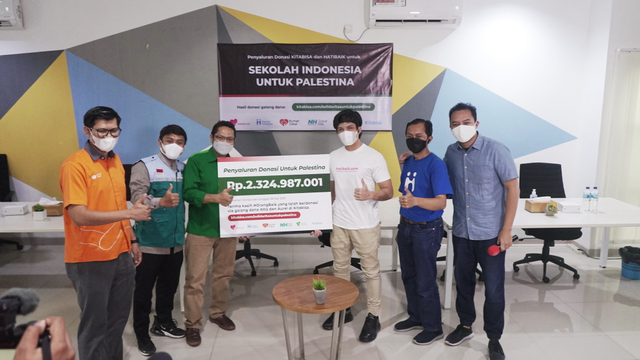 Atta Halilintar bersama Konsorsium Indonesia dan Alfatih Timur, CEO Kitabisa.com (Doc: Kitabisa.com)