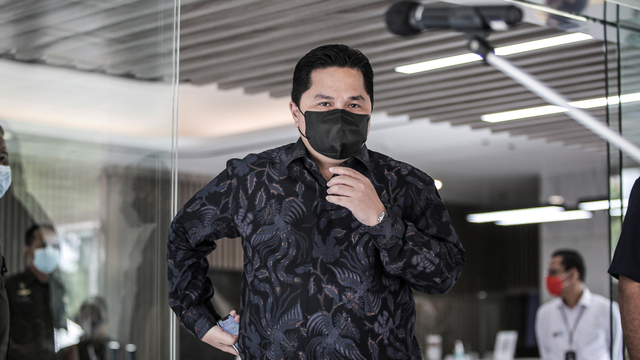 Menteri BUMN Erick Thohir menyampaikan keterangan pers di Gedung Kementerian BUMN, Jakarta, Rabu (2/6/2021). Foto: Dhemas Reviyanto/ANTARA FOTO