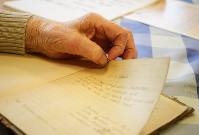 Ilustrasi puisi lama. Foto: Pixabay