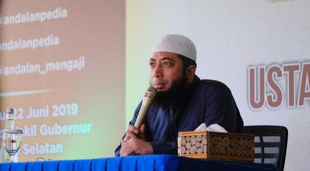 Ustaz Khalid Basalamah. Foto: Humas Pemprov Sulsel/ANTARA FOTO 