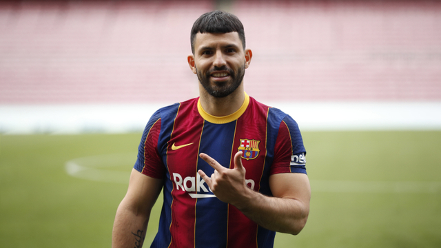 Pemain Barcelona, Sergio Aguero. Foto: REUTERS/Albert Gea