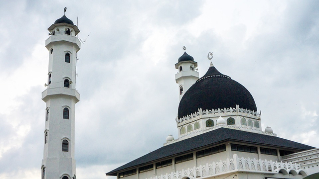Membangun Masjid sebagai salah satu wujud amal jariyah. Foto: dok.  https://pixabay.com/