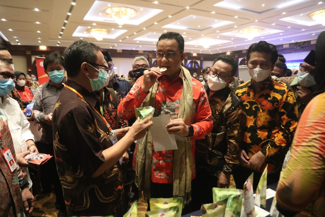 Wali Kota Malang Sutiaji (dua dari kanan) saat bersama Gubernur DKI Jakarta Anies Baswedan (tiga dari kanan) dalam Misi Dagang Provinsi Jawa Timur dengan Pemerintah Provinsi DKI Jakarta/ humas.