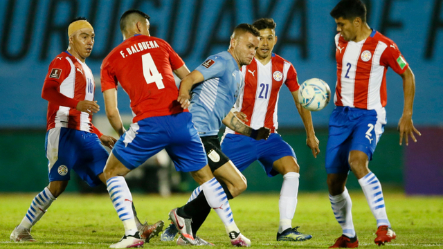 Pertandingan Kualifikasi Piala Dunia di Amerika Selatan antara Uruguay vs Paraguay di Estadio Centenario, Montevideo, Uruguay, Kamis (3/6). Foto: Mariana Greif/Reuters