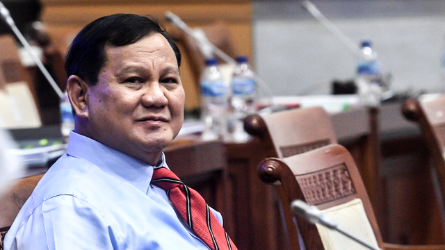 Menhan Prabowo Subianto bersiap mengikuti rapat kerja dengan Komisi I DPR di Kompleks Parlemen, Senayan, Jakarta, Rabu (2/6/2021). Foto: Muhammad Adimaja/ANTARA FOTO