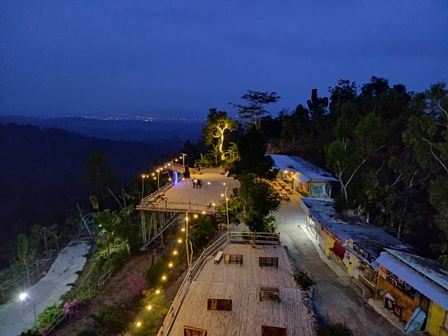 Gambar Foto Wisata Gunung Kuniran Saat Malam Hari. Sumber : Bagus D