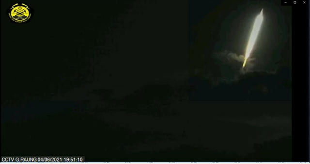 Fenomena kilatan di atas gunung raung. Foto: Dok. Istimewa