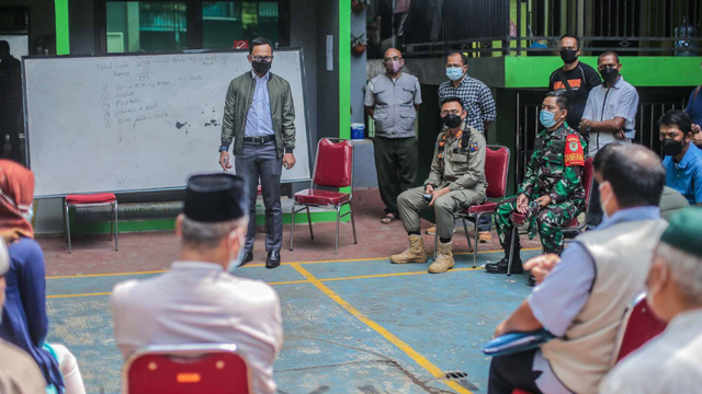 Wali Kota Bogor Bima Arya memberikan arahan penanganan COVID-19 usai 32 santri ponpes positif corona.  Foto: Dok. Istimewa