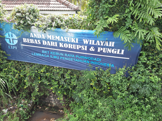 Banner anti korupsi, Sumber: Koleksi pribadi.