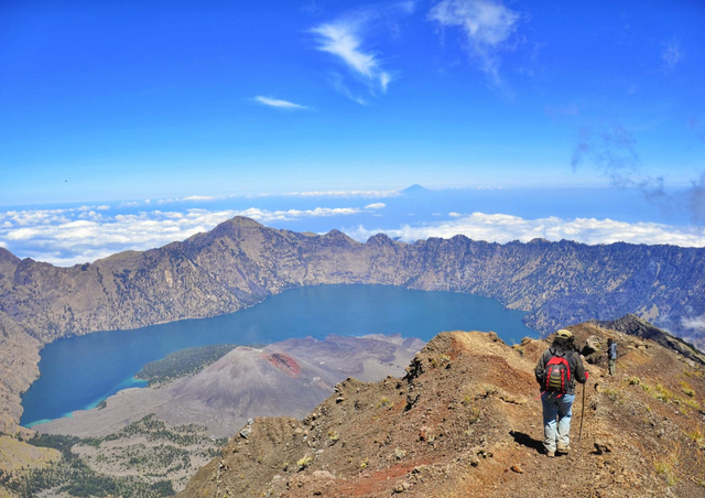 Seroang pendak gunung saat turun dari puncak Rinjani. Foto: Harley Sastha