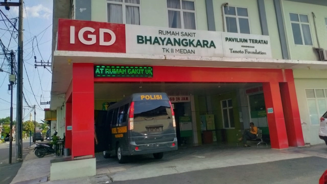 Suasana RS Bhayangkara Medan, tempat santri Pesanteren Darularafah berinisial FW diautopsi. Foto: Dok. Istimewa