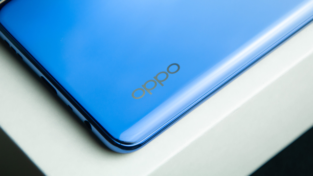 Logo Oppo di Smartphone Oppo A74 Foto: Kevin S. Kurnianto/kumparan