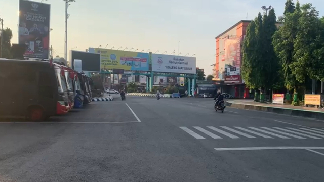 Suasana di Kudus, Jawa Tengah, pada Senin (7/6) pagi, usai pemberlakuan di rumah saja. Foto: Indra Subagja/kumparan