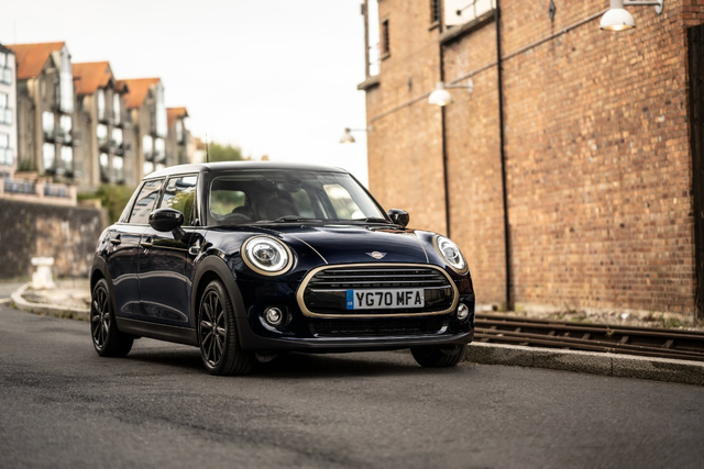 MINI 5-Door Brass Edition. Foto: dok. MINI Indonesia