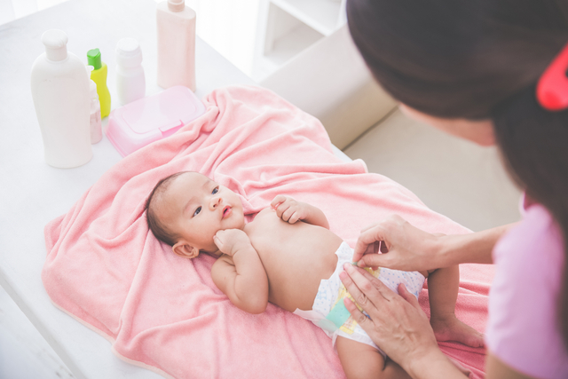 Apa warna tinja si kecil hari ini? Pastikan kesehatannya terjaga! Foto: Shutterstock.