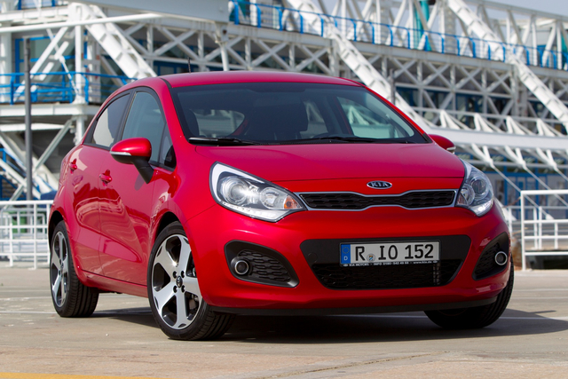 Hatchback Kia Rio 5-pintu generasi ke-3 tahun 2011-2016. Foto: dok. Autoevolution