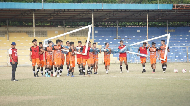 Latihan pemain Persiraja untuk persiapan menghadapi Liga 1 2021 dipusatkan di di Stadion H Dimurthala, Banda Aceh, sejak 25 Mei lalu. Foto: Dok. MO Persiraja