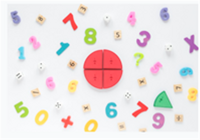 Matematika yang berbentuk pecahan. https://www.freepik.com/