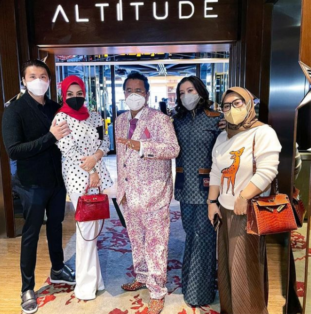 Hotman Paris bertemu Syahrini dan Reino Barack. Foto: Instagram/hotmanparisofficial