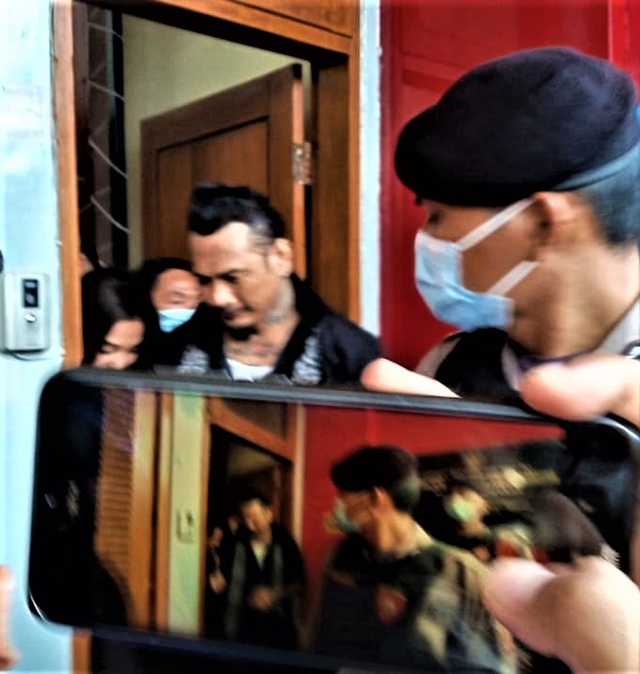 Jerinx SID saat keluar dari Lapas Kerobokan, Selasa (08/06/21) - WIB