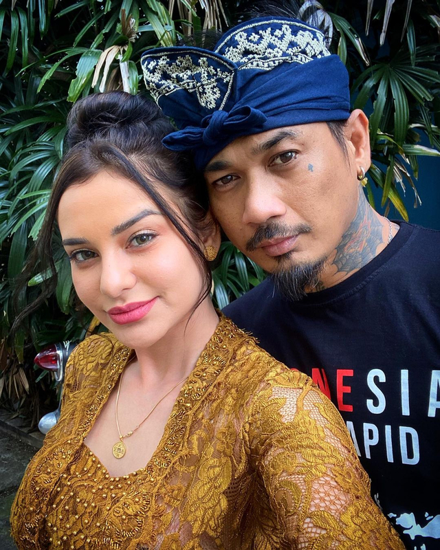 I Gede Aryastina alias Jerinx SID bersama istrinya Nora Alexandra. Foto: Instagram @jrxsid