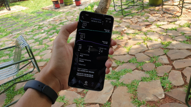 Menjajal internet 5G Telkomsel pakai Oppo A74 5G. Foto: Aulia Rahman Nugraha/kumparan