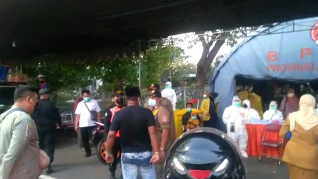 Pria asal Madura ajak duel petugas karena tolak swab antigen di Suramadu. Foto: Dok. Istimewa