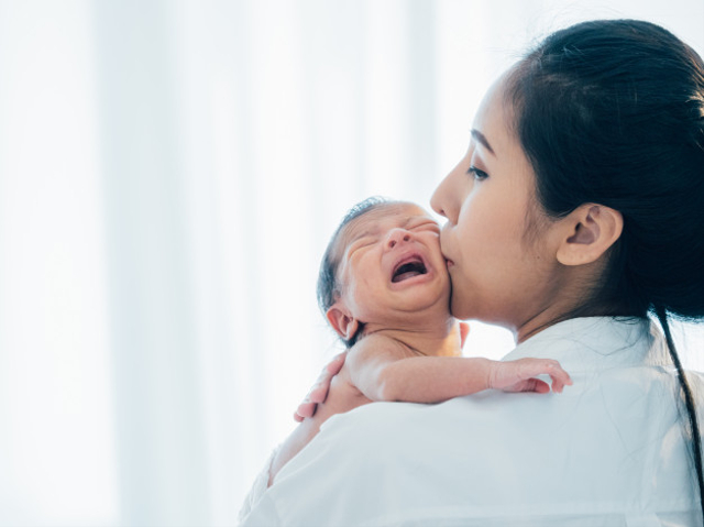 Ilustrasi arti mimpi gendong bayi (Sumber : Freepik)