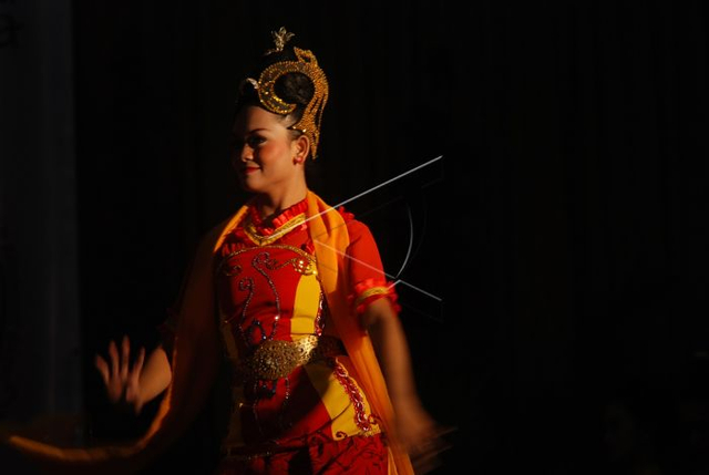 Pola lantai Tari Jaipong yang berpengaruh pada performa penari. Foto: Fahrul Jayadiputra/ANTARA FOTO