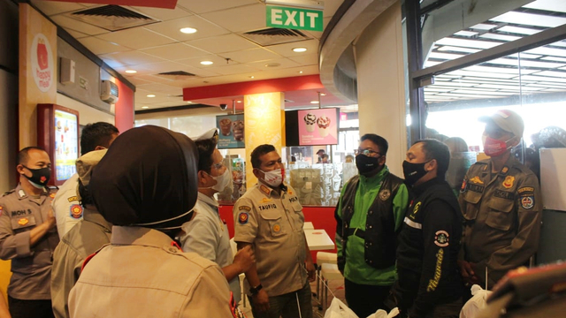 McD di Depok saat disegel Satpol PP. Foto: Dok. Istimewa