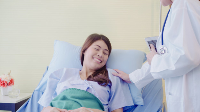 Ilustrasi Cara Menghitung Usia Kehamilan dengan Permeriksaan Dokter. Foto: Freepik