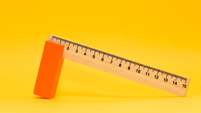 Ilustrasi cara mengukur lingkar dada tanpa meteran. (Dok. Unsplash/Markus Spiske)