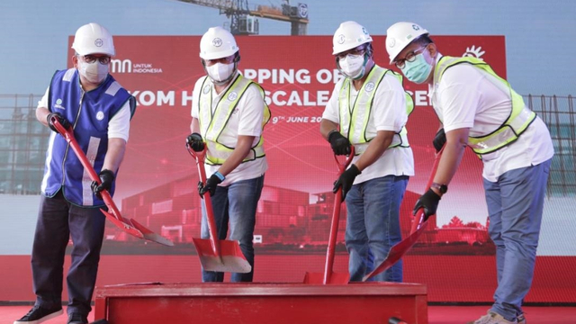 Topping off pembangunan Telkom HyperScale Data Center, Rabu (9/6). Foto: Telkom