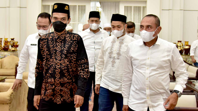 Edy Rahmayadi bertemu Ustad Abdul Somad di rumah dinasnya.
Foto: Dok. Istimewa