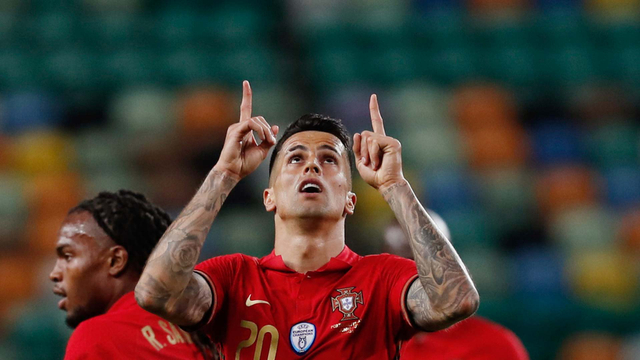Pemain Portugal Joao Cancelo merayakan gol ketiga pada pertandingan Persahabatan Internasional melawan Israel di Stadion Jose Alvalade, Lisbon, Portugal - 9 Juni 2021. Foto: Pedro Nunes/REUTERS